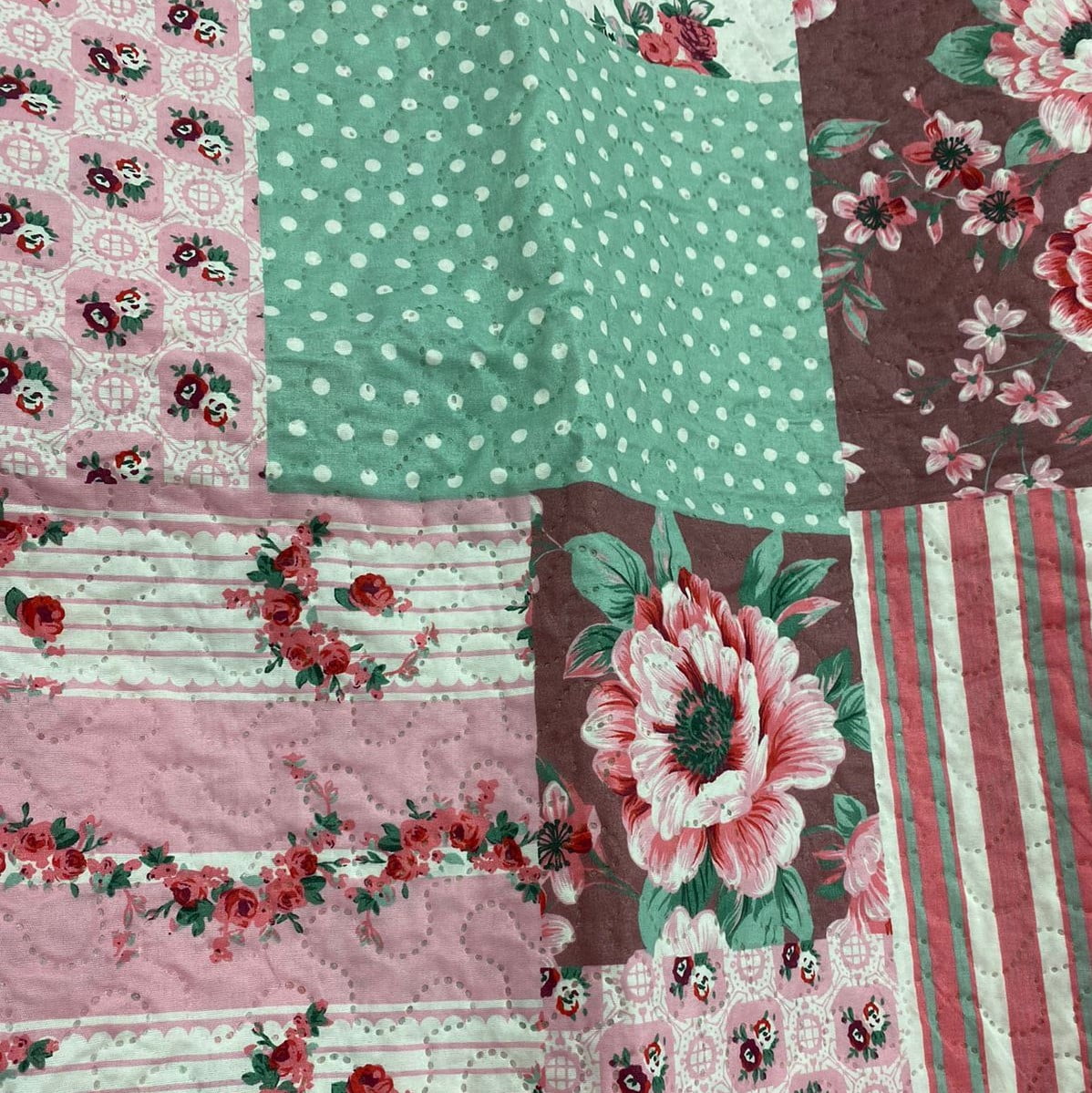 Kit Colcha Capri Queen Floral Patchwork - Empório dos Tecidos 