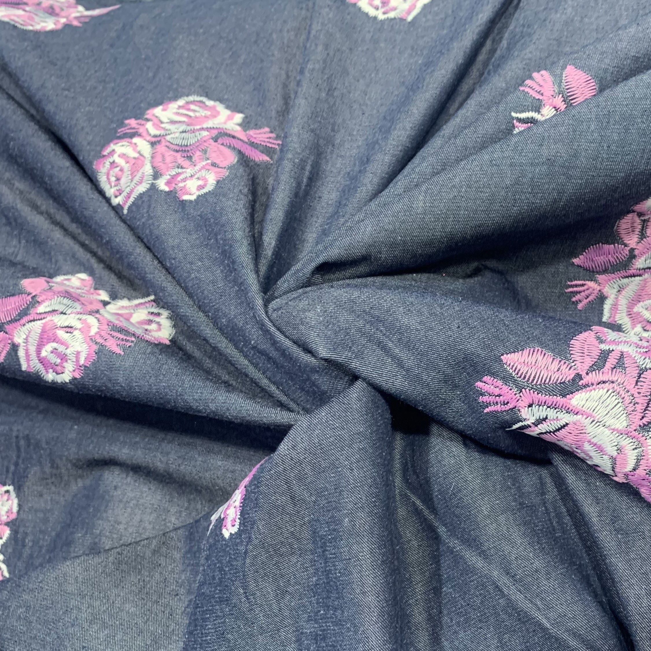 Tecido Mescla Jeans Bordado Azul Escuro Desenho Mini Flores Pink - Empório dos Tecidos 
