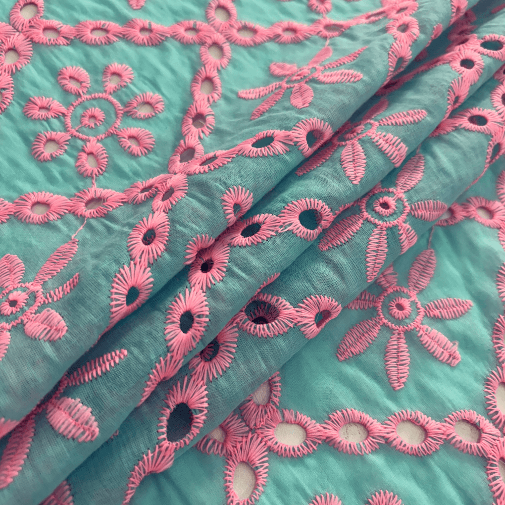 Tecido Laise Bordada Verde Água Detalhes Rosa - Empório dos Tecidos 