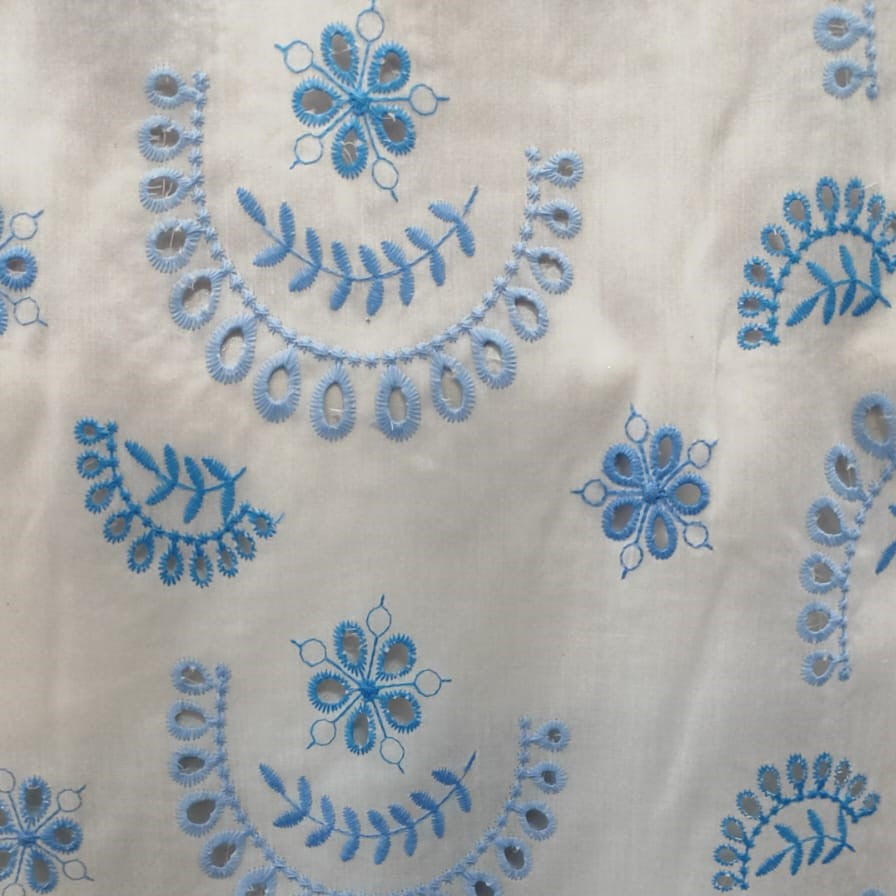 Tecido Laise Bordada Floral Delicado Azul - Empório dos Tecidos 