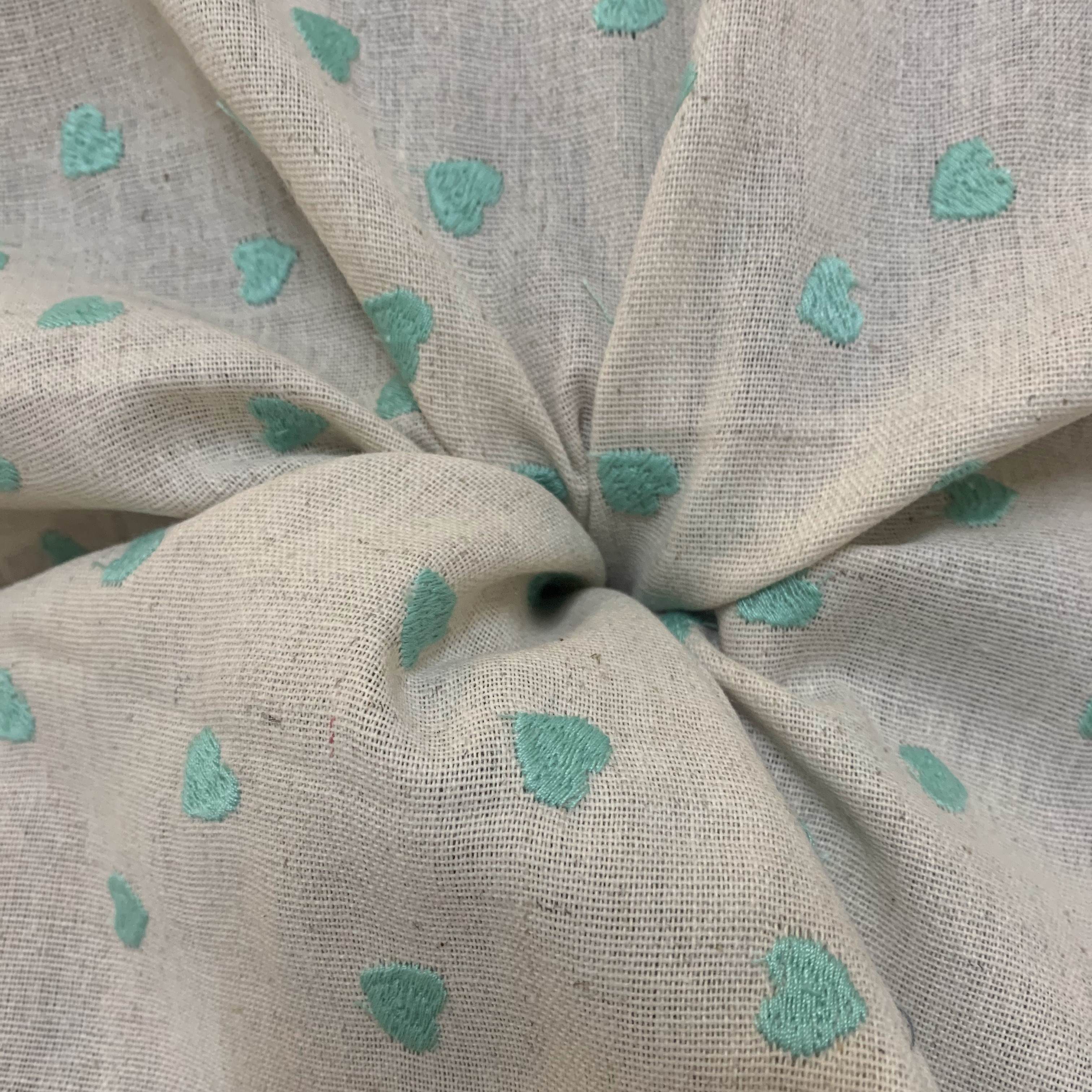 Tecido Linho Bordado Coração Tiffany - Empório dos Tecidos 
