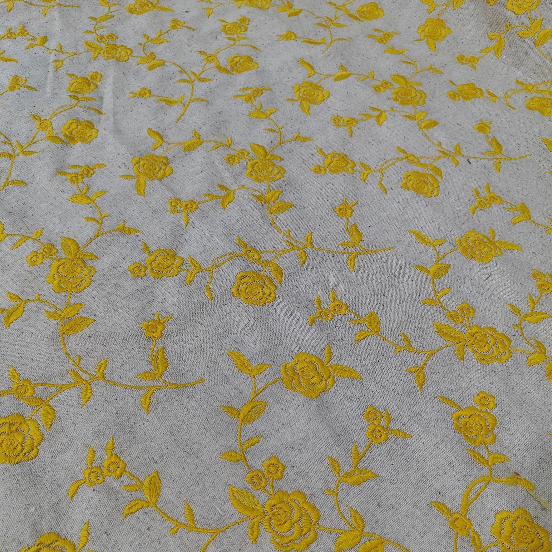 Tecido Linho Bordado Floral Cru Amarelo - Empório dos Tecidos 