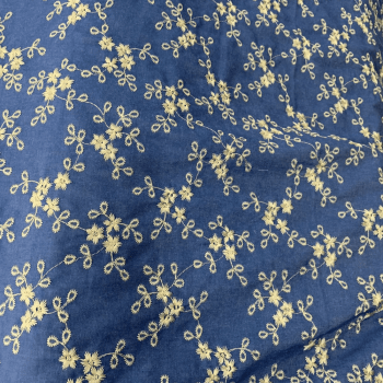 Tecido Mescla Jeans Bordado Azul Escuro Desenho Flores e Folhas - Empório dos Tecidos 