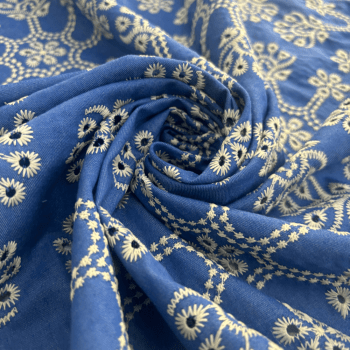Tecido Mescla Jeans Bordado Azul Desenho Flores Diferentes - Empório dos Tecidos 