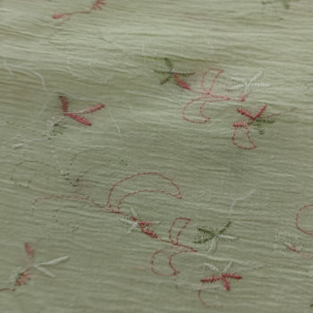 Tecido Crepe Algodão Bordado em Rosa Fundo Verde Lima - Empório dos Tecidos 