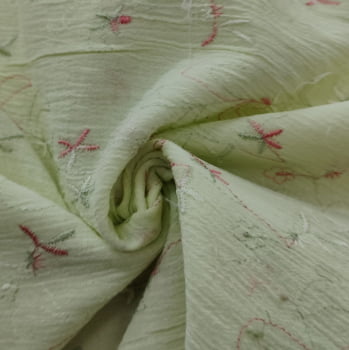Tecido Crepe Algodão Bordado em Rosa Fundo Verde Lima - Empório dos Tecidos 