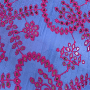 Tecido Laise Bordada Detalhes Rosa Fundo Azul Arabesco - Empório dos Tecidos 