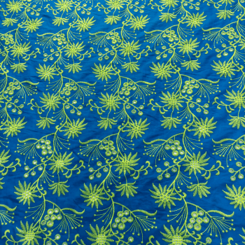 Tecido Laise Bordada Azul Detalhes Verde Neon - Empório dos Tecidos 