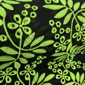 Tecido Laise Bordada Detalhes Verde Neon Fundo Preto - Empório dos Tecidos 