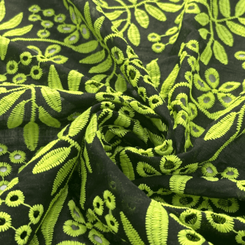 Tecido Laise Bordada Preta Detalhes Verde Neon - Empório dos Tecidos 