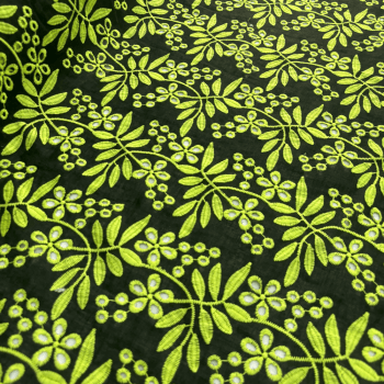 Tecido Laise Bordada Preta Detalhes Verde Neon - Empório dos Tecidos 
