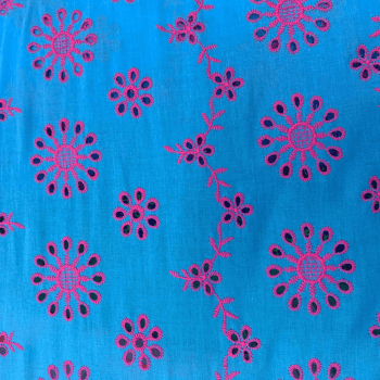 Tecido Laise Bordada Detalhes Flores Rosa Fundo Azul - Empório dos Tecidos 
