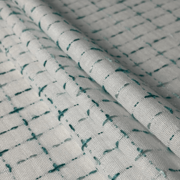 Tecido Linho Bordado Branco com Detalhes Verde Água