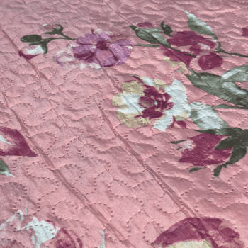 Tecido Matelassê Dupla Face Flores Fundo Rosa Chiclete