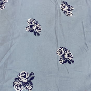 Tecido Mescla Jeans Bordado Azul Claro com Rosas Brancas com Azul - Empório dos Tecidos 